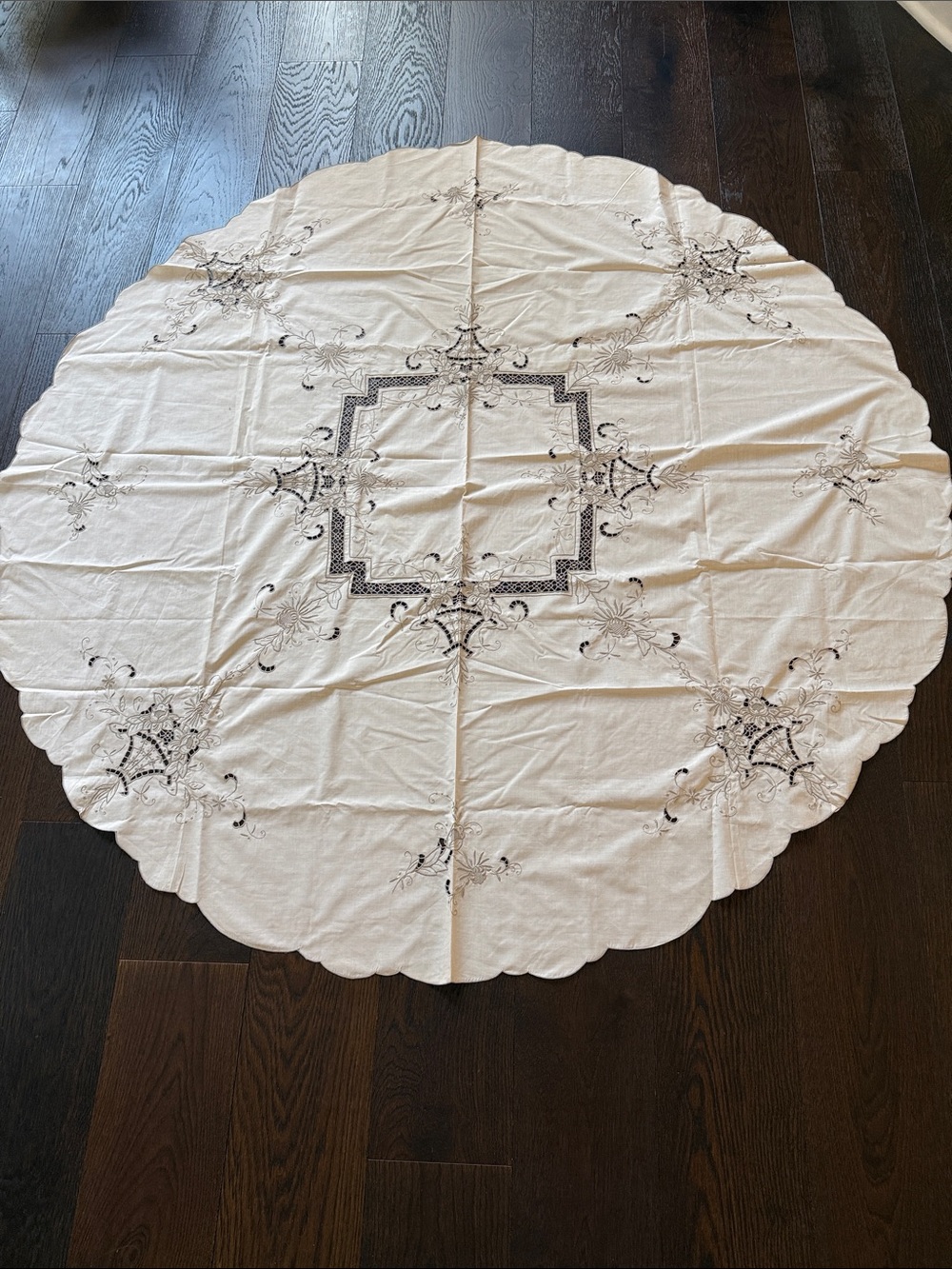 Vintage Beige Elegant Round Embroidered Tablecloth